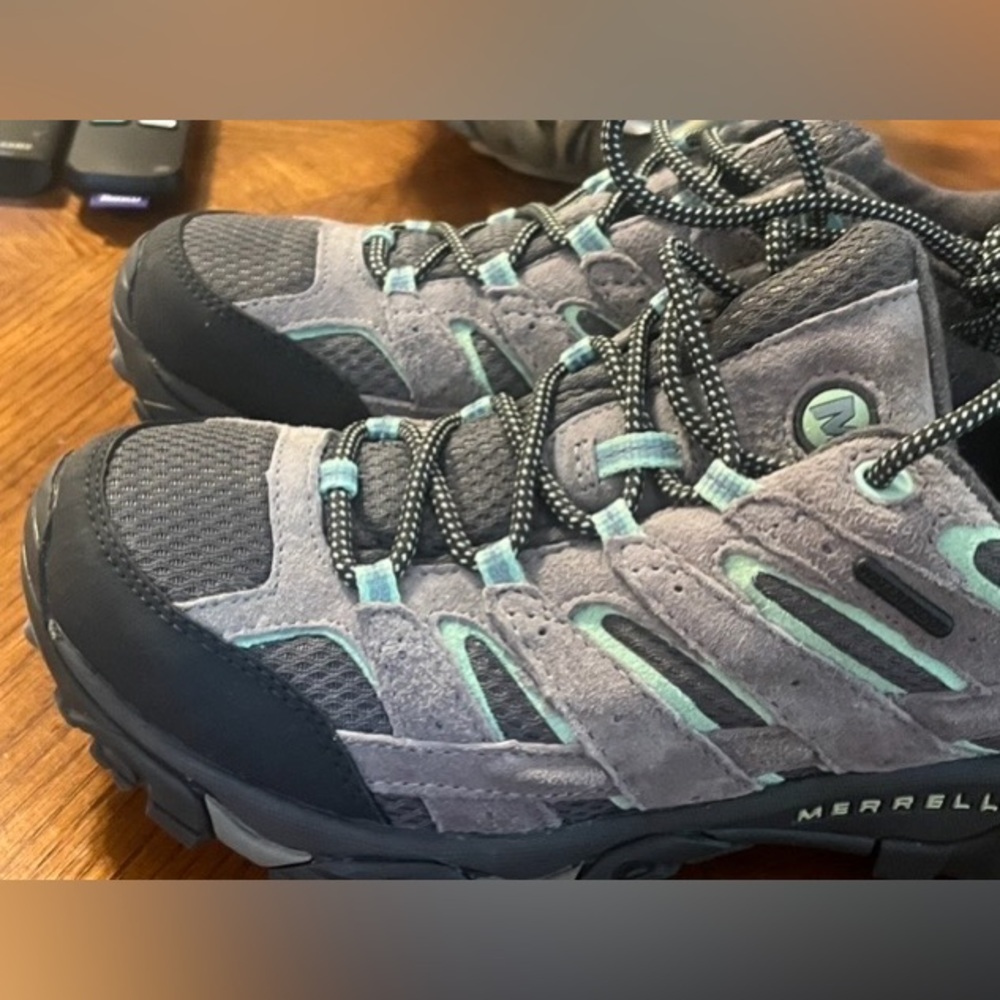 Merrell Moab Womens hiking shoes size 9.5